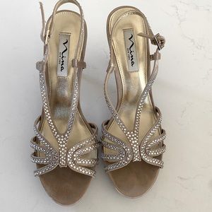 Nina size 7.5 Champagne heels